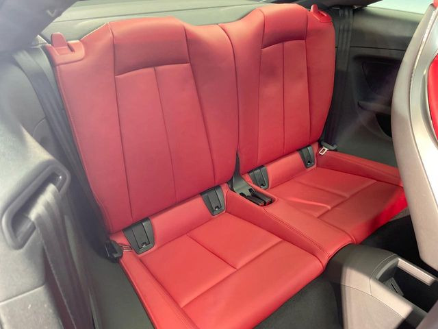 ●後部座席も気になるようなキズ・汚れやへたり等、大きなダメージはなく、良好な状態です。