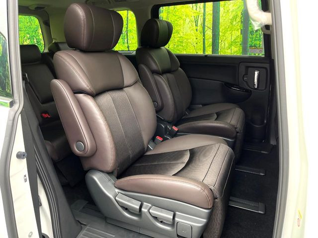 ���i���ȃI���W�i���t���A�}�b�g���I�v�V�����ɂĂ��p�ӂ��Ă���܂��B���D���ȃf�U�C����J���[�����Ԃɍ��킹�đI��ł����������Ƃ��ł��܂���