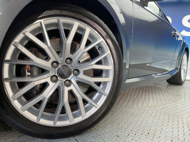 ●純正18インチアルミホイール:輸入車ならではの卓越した走りを支えるホイールと足回りです!日本車の走りに慣れている方にもぜひ体感して頂きたいほど、高いレベルでまとまっていま