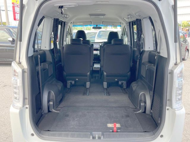 ���i�̂���������ʋ΁A���}���ɏ\���ȉ׎��X�y�[�X���m�ۂ��Ă���܂��B�Z�J���h�V�[�g��|���ƁA�傫�ȉו��̐ύڂ��\�ł���