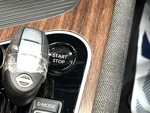 �y�C���e���W�F���g�L�[�z�J�o����|�P�b�g�ɓ��ꂽ�܂܂ł��h�A�̎{���E�������\�ȃX�}�[�g�L�[�𑕔��B�G���W���̃I���E�I�t�����J�M�����o���K�v����������Ƃ��Ă��֗��ł���