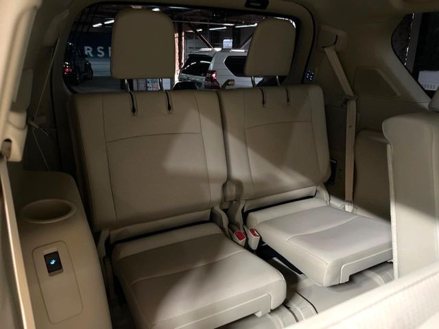 3列目シートはもちろん状態良好☆大人でもゆったりと座って頂けますので、大人数でのお出かけもラクラクです♪ご家族で、気の知れた仲間で、ドライブに行くのが楽しみですね♪