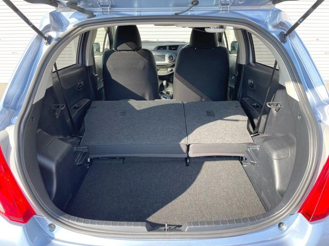 積み下ろしのしやすいデッキにはたっぷりと荷物を積み込んでいただけます。遊びから仕事まで、様々なシーンで頼れます♪