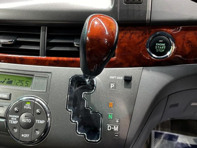 インパネシフトならハンドルからの移動距離が短く操作もスムーズ!また、足元が広くなりすっきりしますので、大柄な方でも快適にお過ごしいただけます。