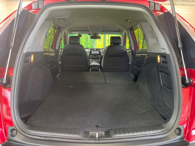 ���i�̂���������ʋ΁A���}���ɏ\���ȉ׎��X�y�[�X���m�ۂ��Ă���܂��B�Z�J���h�V�[�g��|���ƁA�傫�ȉו��̐ύڂ��\�ł���