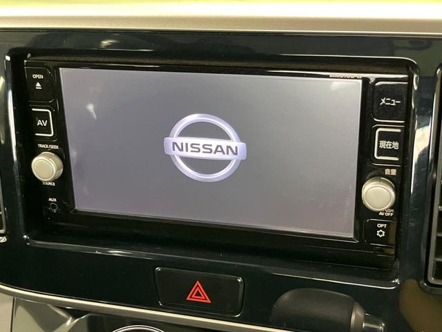 【純正ナビ】人気の純正ナビを装備。オーディオ機能も充実しており、Bluetooth接続すればお持ちのスマホやMP3プレイヤーの音楽を再生可能!毎日の運転がさらに楽しくなります!!