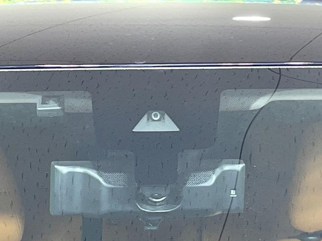 �y�C���e���W�F���g�G�}�[�W�F���V�[�u���[�L�z�t�����g�J�����őO���̎ԗ�����s�҂����m�B�Փ˂������Ȏ��͏Փ˔�Q�y���u���[�L���쓮�A�Փˉ�����T�|�[�g�B�����S�Ƀh���C�u�����y���݂��������܂��B