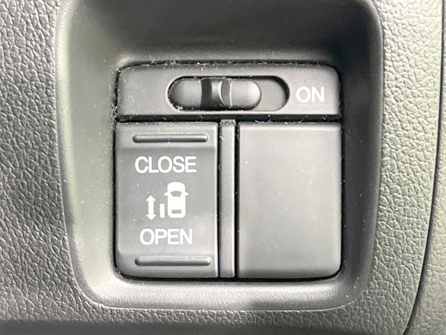 �y�p���[�X���C�h�h�A�z�X�}�[�g�L�[��^�]�Ȃ̃X�C�b�`�ŃX���C�h�h�A�̊J���\���d��������͂����ăh�A���J����K�v�������A���������q�l�ł��A�d���ו��������Ă��鎞�����N�ɊJ���߂ł��܂���