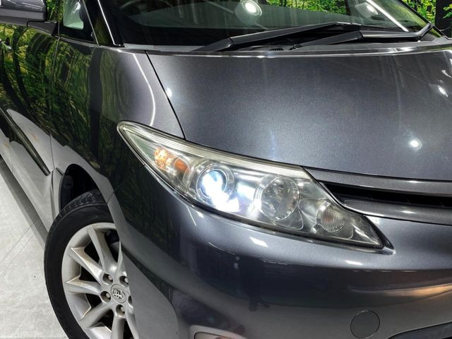 【HIDヘッドライト】非常に明るく前方を照らしてくれるので、悪天候や夜間の走行時も視界良好で安心してお乗りいただけます。