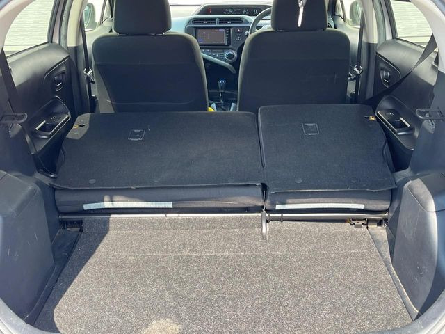 ���i�̂���������ʋ΁A���}���ɏ\���ȉ׎��X�y�[�X���m�ۂ��Ă���܂��B�Z�J���h�V�[�g��|���ƁA�傫�ȉו��̐ύڂ��\�ł���