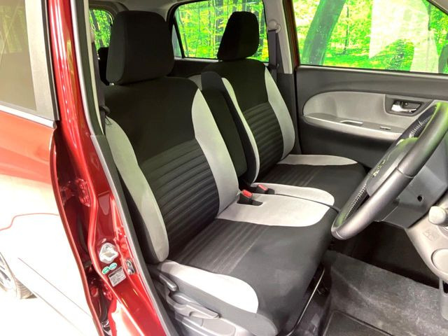 運転席シート廻りは使用感も少なく、良好な状態となっています。丁寧に使われていたことがよくわかりますね。