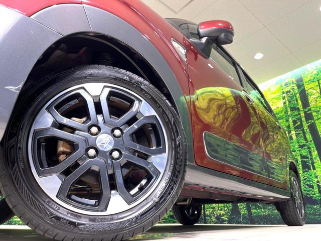 【純正15インチアルミホイール】外観にマッチした純正アルミホイールを装着しております。各種社外アルミホイールや、スタッドレスタイヤも取扱いしております。是非ご相談ください♪