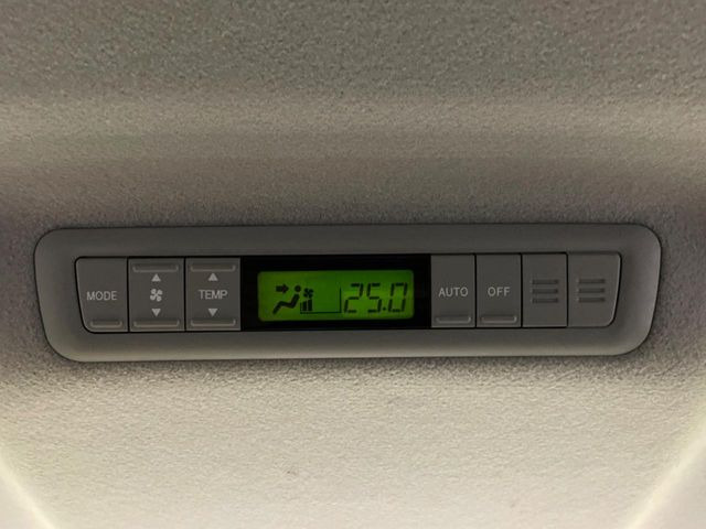 【リアオートエアコン】広い後部座席には必須の機能!風量や温度を自動で調整し前席と同様な車内環境にしてくれるリアオートエアコンを装備。夏の暑さも冬の寒さもストレスなく快適にお過ごしいただけます♪