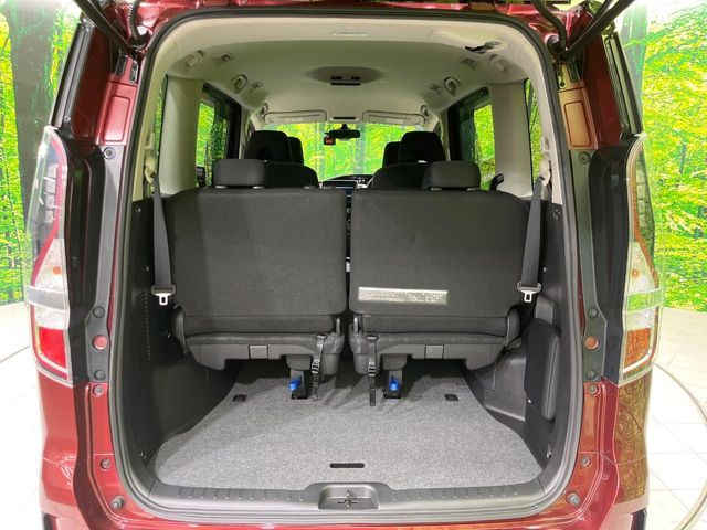 ���i�̂���������ʋ΁A���}���ɏ\���ȉ׎��X�y�[�X���m�ۂ��Ă���܂��B�Z�J���h�V�[�g��|���ƁA�傫�ȉו��̐ύڂ��\�ł���