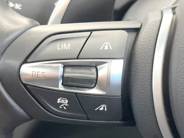 ●レーダークルーズコントロール:前の車との車間距離を一定にとりつつ、一定速度で自動走行してくれる次世代のクルーズコントロール!主に高速道路や自動車専用道路で使用する便利な機能です!