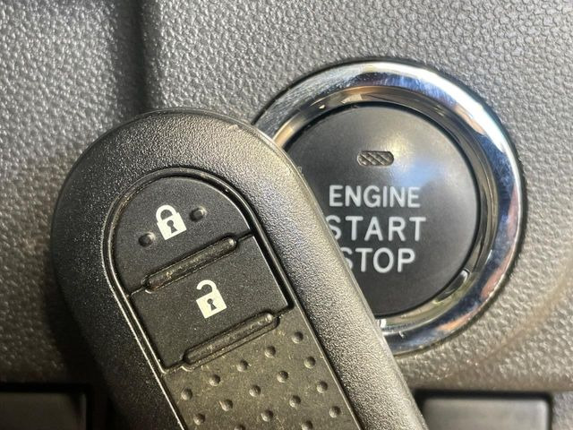 【パノラマモニター】専用のカメラにより、上から見下ろしたような視点で360度クルマの周囲を確認することができます☆死角部分も確認しやすく、狭い場所での切り返しや駐車もスムーズに行えます。