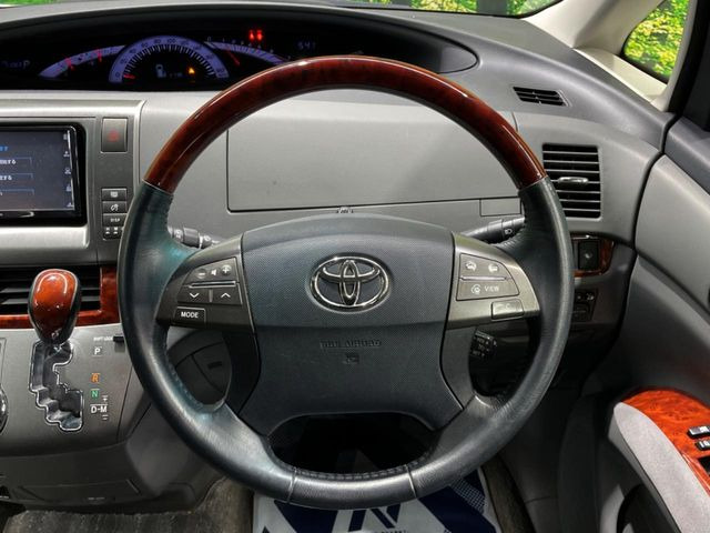 ステアリングも使用感が少なく、きれいな状態となっております♪