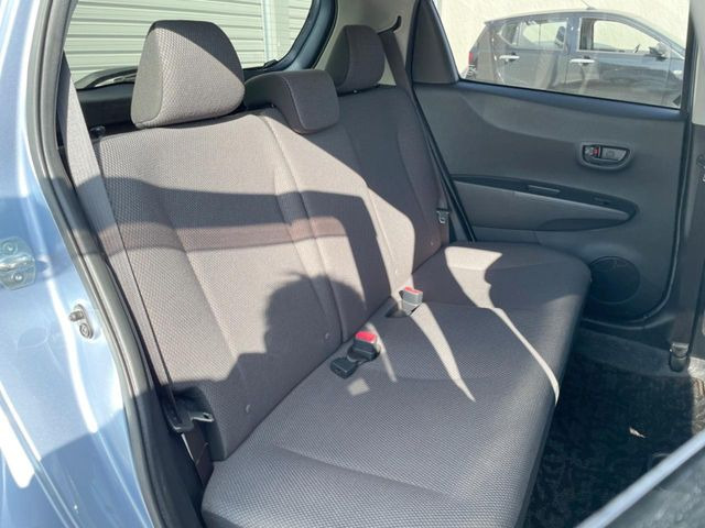 後部座席も気になるようなキズ・汚れやへたり等、大きなダメージはなく、良好な状態です。