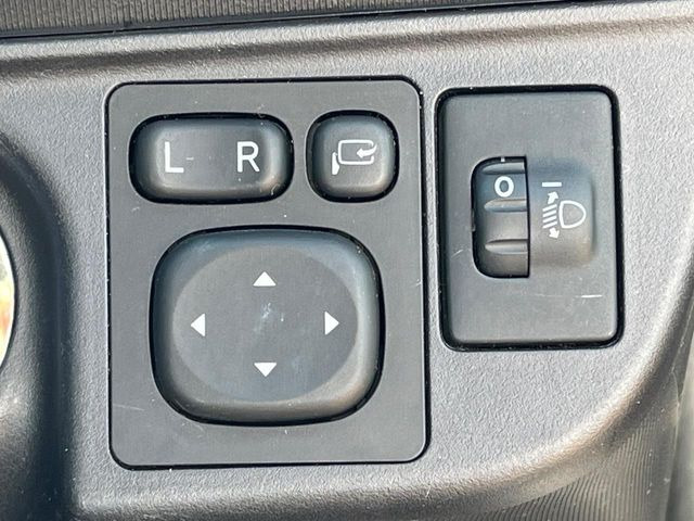 �y�d���i�[�~���[�z�T�C�h�~���[�͓d���i�[���ƂȂ��Ă���A�������ԏ�ł��L�Y�������X�N��}�����܂��B