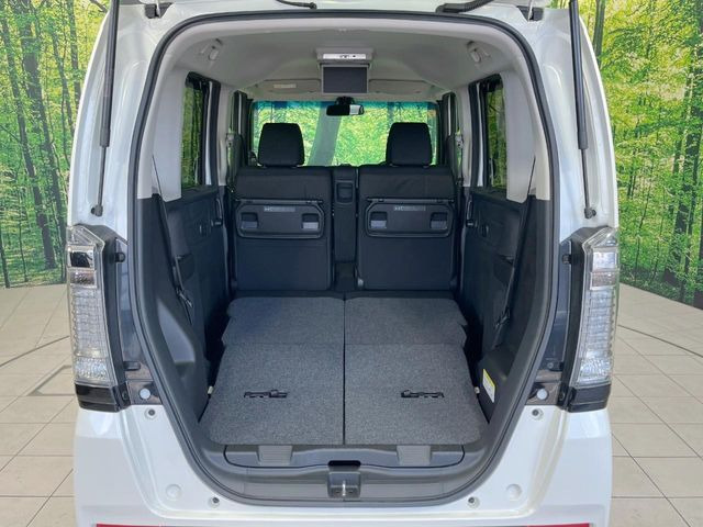 ���i�̂���������ʋ΁A���}���ɏ\���ȉ׎��X�y�[�X���m�ۂ��Ă���܂��B�Z�J���h�V�[�g��|���ƁA�傫�ȉו��̐ύڂ��\�ł���