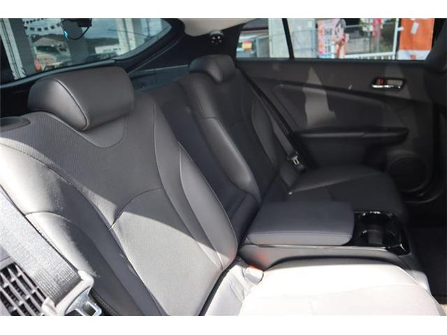 室内も充分・年式以上に綺麗です!更にスタッフが真心込めて納車の清掃や準備をします!(気になる方には別途ルームクリーニング・革調カバー販売など)対応できます。