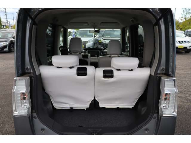 2列目を倒していただきますと更に広々スペースになります♪