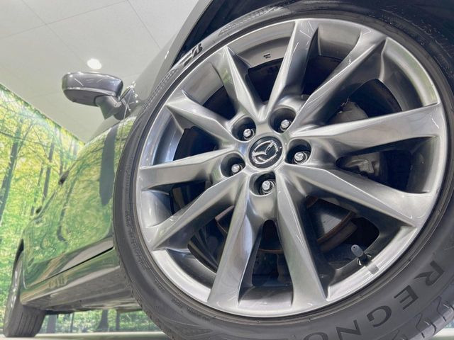 【純正18インチアルミホイール】外観にマッチした純正アルミホイールを装着しております。各種社外アルミホイールや、スタッドレスタイヤも取扱いしております。是非ご相談ください♪