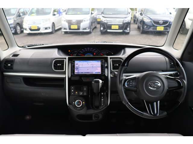 カッコイイだけではなく、機能性も高い内装です★