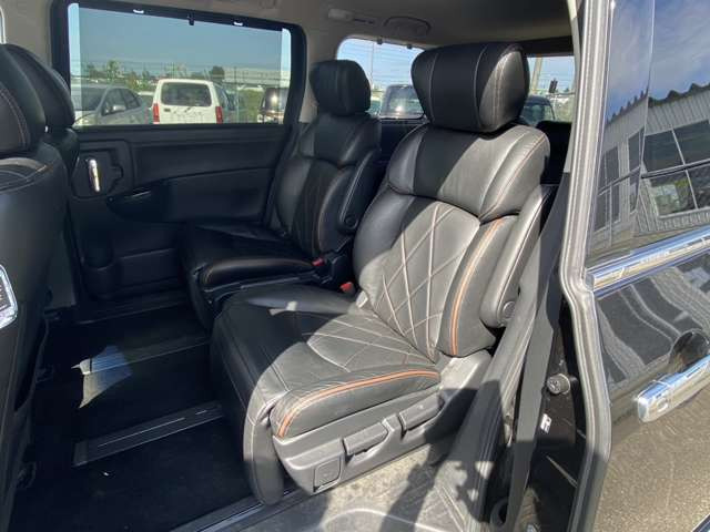 ���X�͎Ԃ̕i���Ɏ��M�������Ă��܂�!�Ȃ̂ŁA���܂��܂Ȋp�x����70���ȏ�̂��ʐ^�ڂ��Ă��܂��B