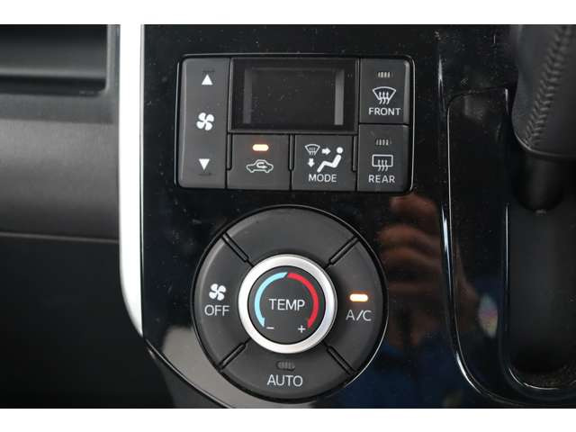 オートエアコン標準装備 自動で温度調整してくれるから無駄な操作も必要なし☆