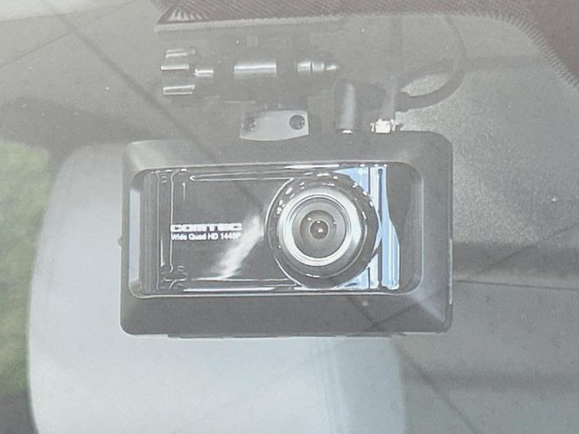 【ドライブレコーダー】安心・安全なカーライフに必須のドライブレコーダーを装備!走行中はもちろん、あおり運転や事故に遭遇した際の状況も映像で記録し、万一のリスクに備えます。