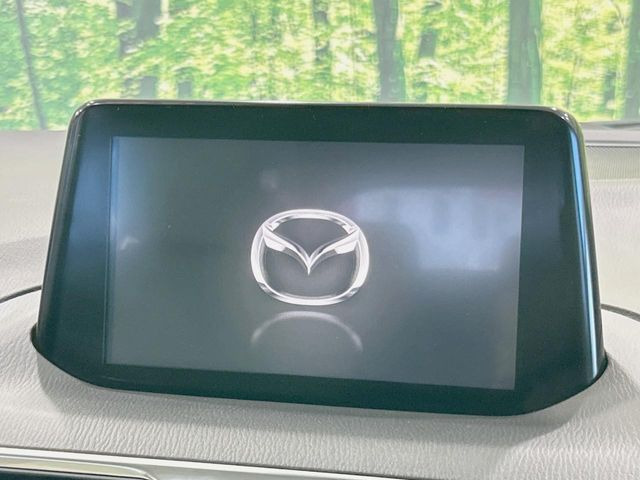 【マツダコネクトナビ】車内の雰囲気にマッチした一体型タイプのナビ。各種車輌設定やBluetooth再生等、様々な機能が楽しめます。直感的なダイヤル操作が可能で、使い勝手も良好です。