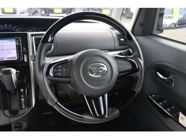 よく触れるステアリングは擦れや傷も少なく綺麗な状態です!