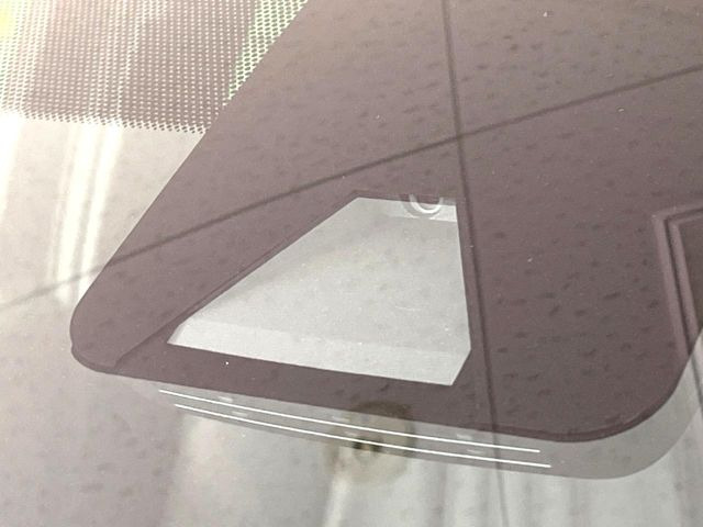 【トヨタセーフティセンス】走行中に前方の車両等を認識し、衝突しそうな時は警報とブレーキで衝突回避と被害軽減をアシスト。より安全にドライブをお楽しみいただけます。