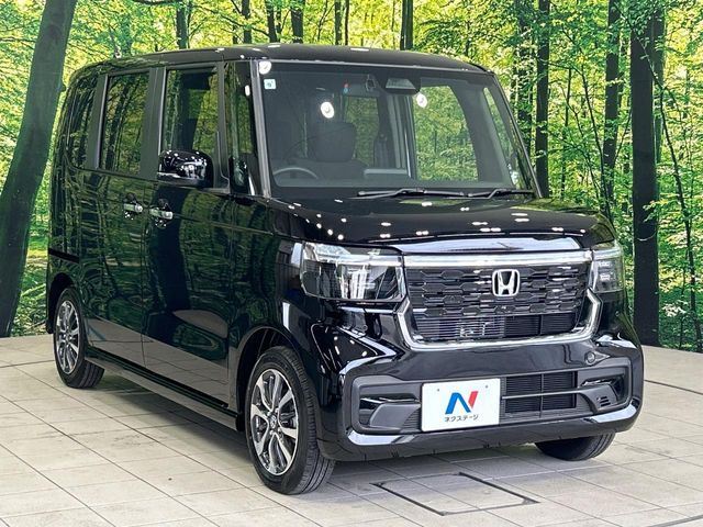 大好評のボディコーティング「弾スプラッシュコート」もご納車までに施工可能。通常のガラスコートと異なる、耐久年数6年の無機質ガラスコーティングが、ボディをキレイな状態に保ってくれます。