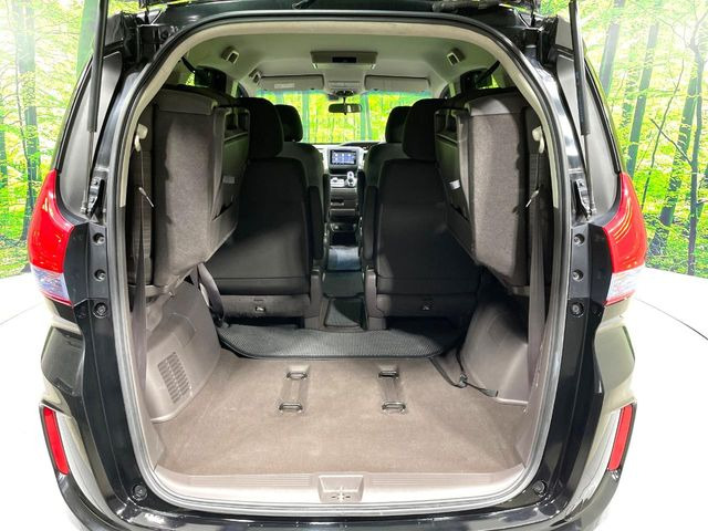 ���i�̂���������ʋ΁A���}���ɏ\���ȉ׎��X�y�[�X���m�ۂ��Ă���܂��B�Z�J���h�V�[�g��|���ƁA�傫�ȉו��̐ύڂ��\�ł���