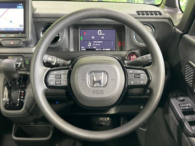 ステアリングも使用感が少なく、きれいな状態となっております♪