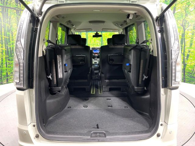 普段のお買い物や通勤、送迎等に十分な荷室スペースを確保しております。セカンドシートを倒すと、大きな荷物の積載も可能です♪