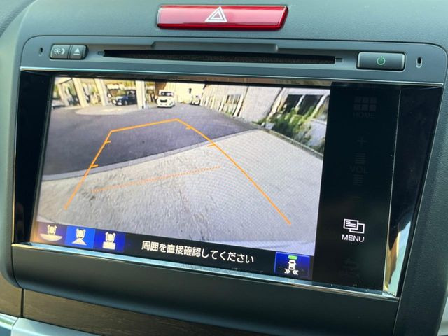 【バックカメラ】駐車時に後方がリアルタイム映像で確認できます。大型商業施設や立体駐車場での駐車時や、夜間のバック時に大活躍!運転スキルに関わらず、今や必須となった装備のひとつです!