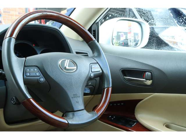 スレなど少ないステアリング!!いつも触る部分ですので質感は良い方がいいですね★