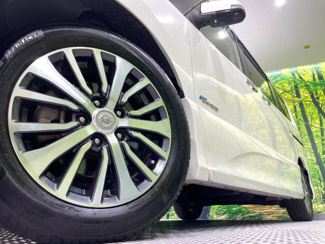 【純正16インチアルミホイール】外観にマッチした純正アルミホイールを装着しております。各種社外アルミホイールや、スタッドレスタイヤも取扱いしております。是非ご相談ください♪