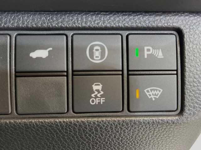 【クリアランスソナー】バンパーに付いたセンサーが障害物を検知!一定の距離に近づくとアラートで教えてくれます♪狭い駐車スペースや車庫入れ時も安心ですね☆