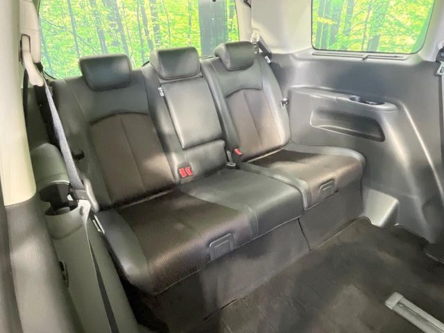 3列目シートはもちろん状態良好☆大人でもゆったりと座って頂けますので、大人数でのお出かけもラクラクです♪ご家族で、気の知れた仲間で、ドライブに行くのが楽しみですね♪