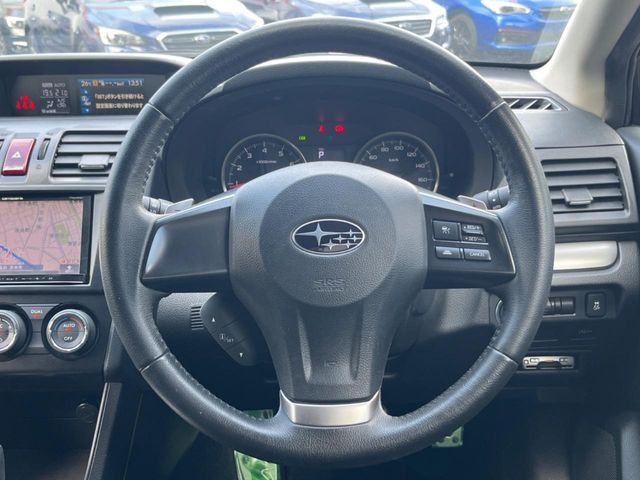 �y�����v�����X�e�A�����O�z�㎿�Ȋv���g�p���邱�ƂŁA��ɂ����������݂ƂĂ��^�]���₷���n���h���ł���