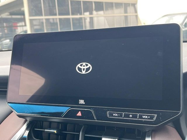 【12.3インチワイドナビ】高級感とインパクトのある大型ワイドナビを装備。各種オーディオ操作はもちろん、横長ワイド画面でのマップ2分割表示など、利便性も高いナビです♪