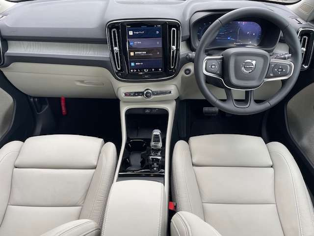 XC40ウルトラ B4 AWD 4WD