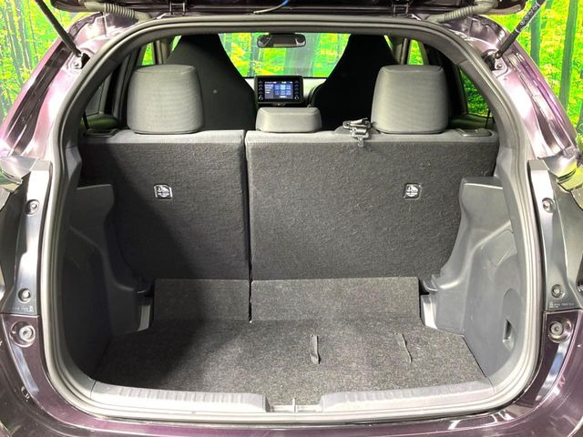 普段のお買い物や通勤、送迎等に十分な荷室スペースを確保しております。セカンドシートを倒すと、大きな荷物の積載も可能です♪