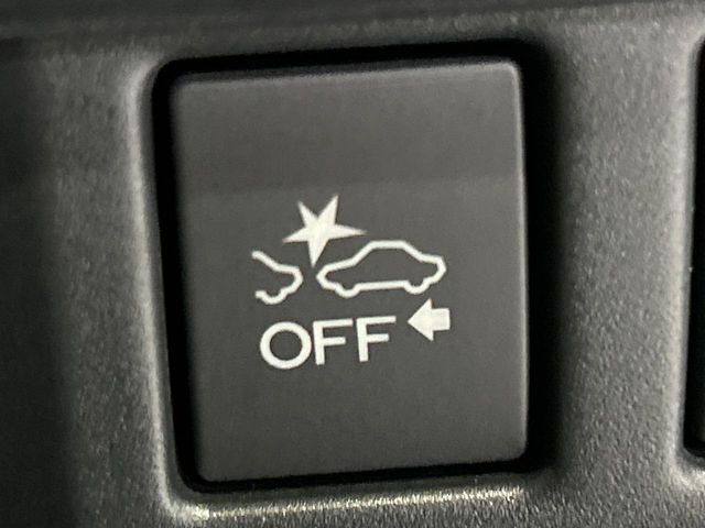 【アイサイトVer2】前方の車両等を検知し、衝突しそうな時は警報で注意を促し、ブレーキを踏む力をサポート。ブレーキを踏めなかった場合は衝突被害軽減ブレーキが作動、衝突回避をサポートします。