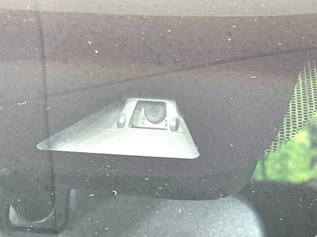 �y�z���_�Z���V���O�z���s���ɑO���̎ԗ�����F�����A�Փ˂������Ȏ��͌x��ƃu���[�L�ŏՓˉ���Ɣ�Q�y�����A�V�X�g�B�����S�Ƀh���C�u�����y���݂��������܂��B