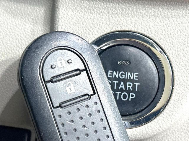 �y�L�[�t���[�V�X�e���z�J�o����|�P�b�g�ɓ��ꂽ�܂܂ł��h�A�̎{���E�������\�ȃX�}�[�g�L�[�𑕔��B�G���W���̃I���E�I�t�����J�M�����o���K�v����������Ƃ��Ă��֗��ł���